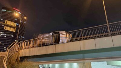 Avcılar, E-5 yan yol seyir halinde bulunan otomobil, başka bir