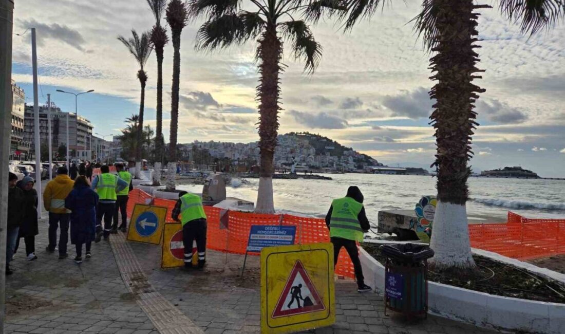 Kuşadası Atatürk Bulvarı sahil şeridinde, kuvvetli dalgalar ve olumsuz hava