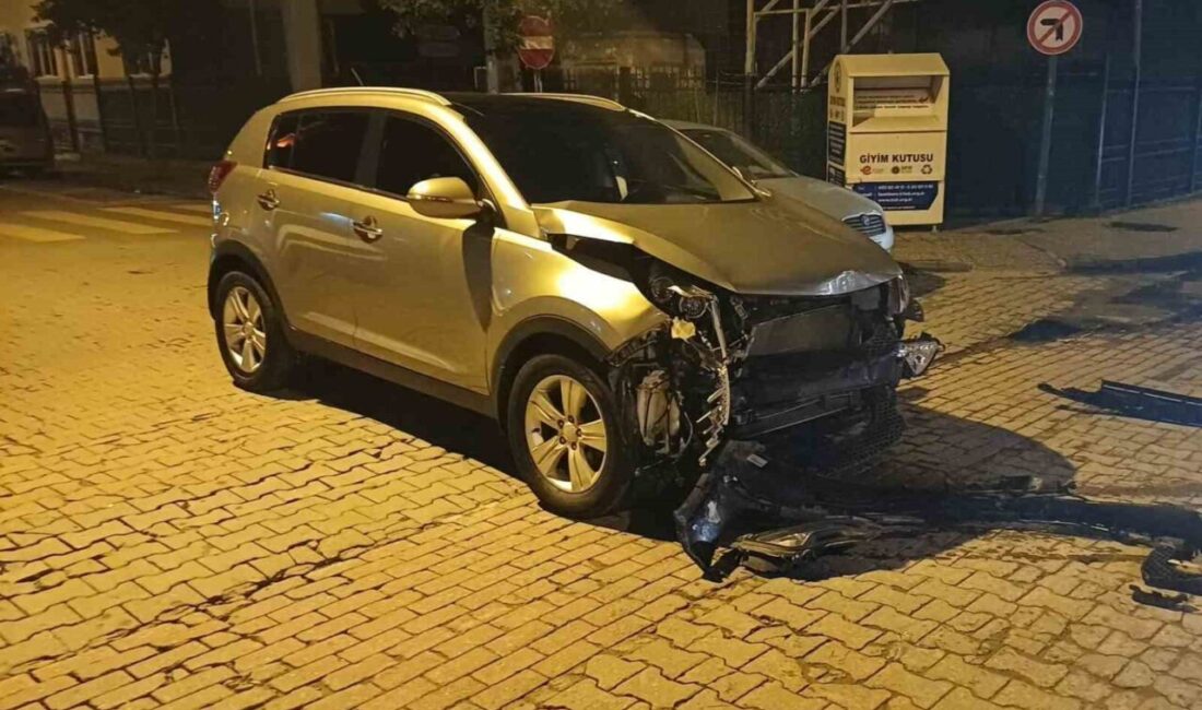 Aydın’ın Efeler ilçesinde iki aracın çarpışması sonucu meydana gelen kazada