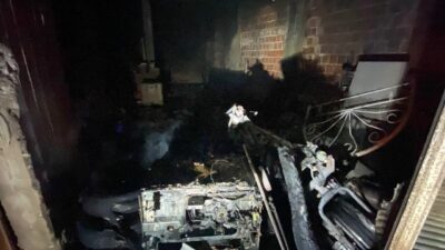 Aydın’ın Efeler ilçesinde bir apartmanın zemin katındaki depoda çıkan yangın