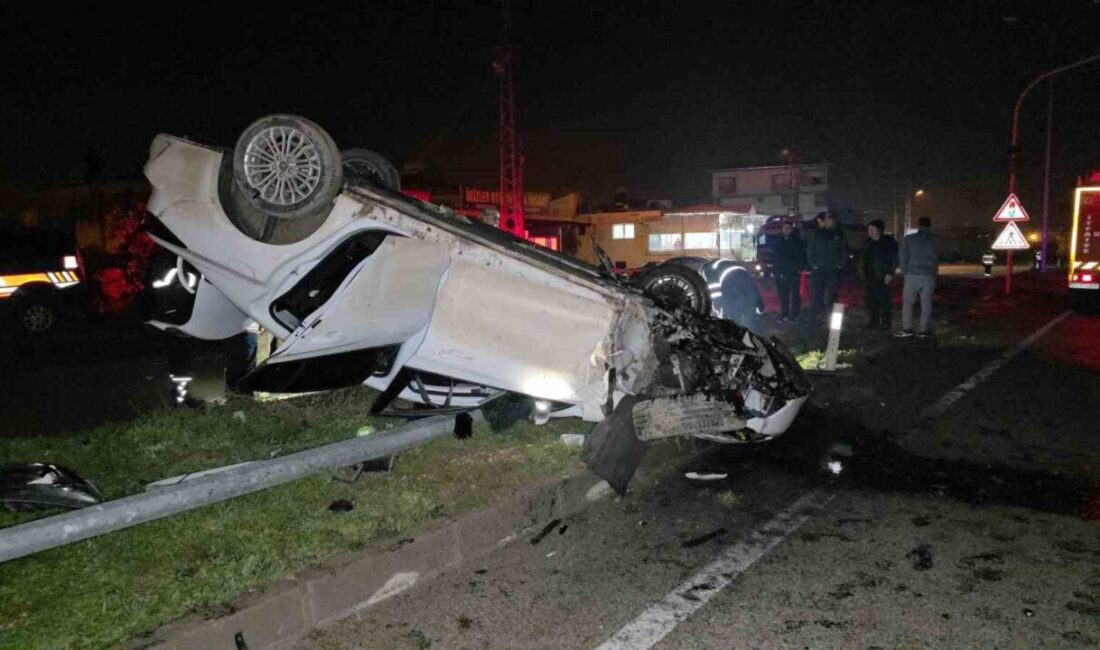 Hatay’da aydınlatma direğine çarparak takla atan otomobilde bulunan anne ve