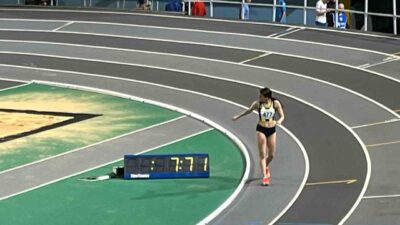 İstanbul’da düzenlenen U-20 Türkiye Salon Atletizm Şampiyonası’nda mücadele eden Sude