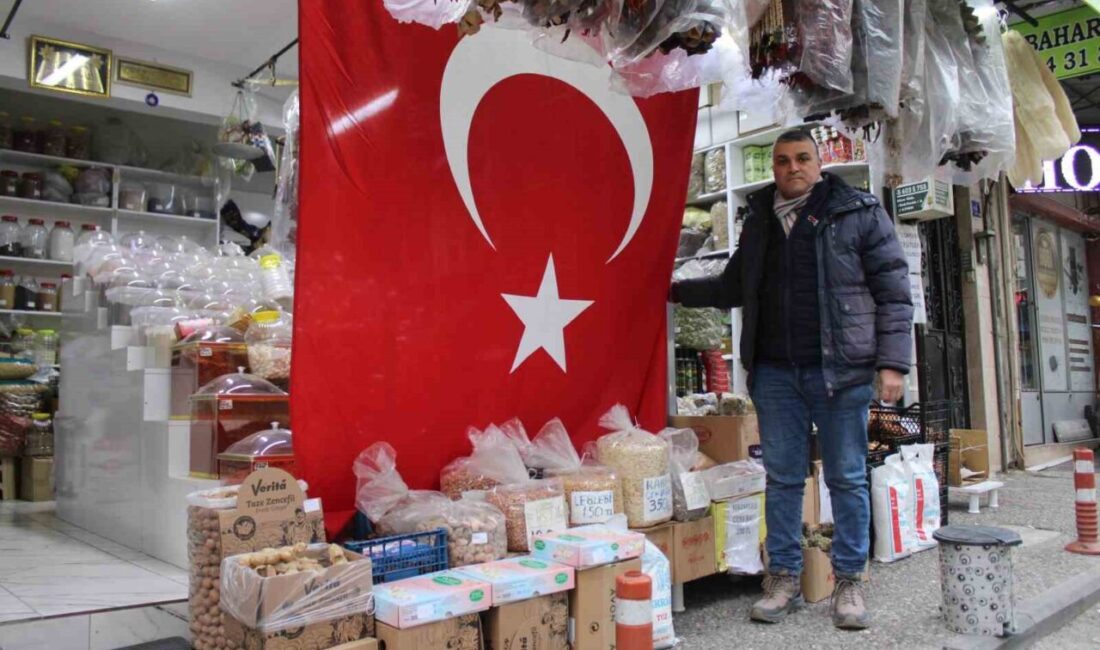 Suriye hattında Türk bayrağına yönelik yapılan saldırıya tepki gösteren esnaf