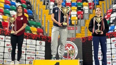 İstanbul’da gerçekleştirilen Ahmet Melek Komple Atlet Kupası’nda mücadele eden Aydınlı