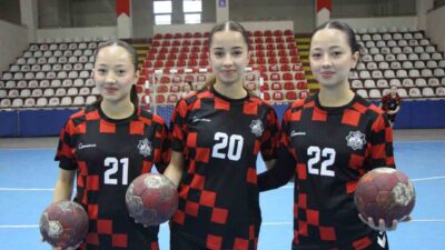 Amasya’da düzenlenen Yıldız Kızlar Türkiye Hentbol Şampiyonası’nda 5’te 5 yapan