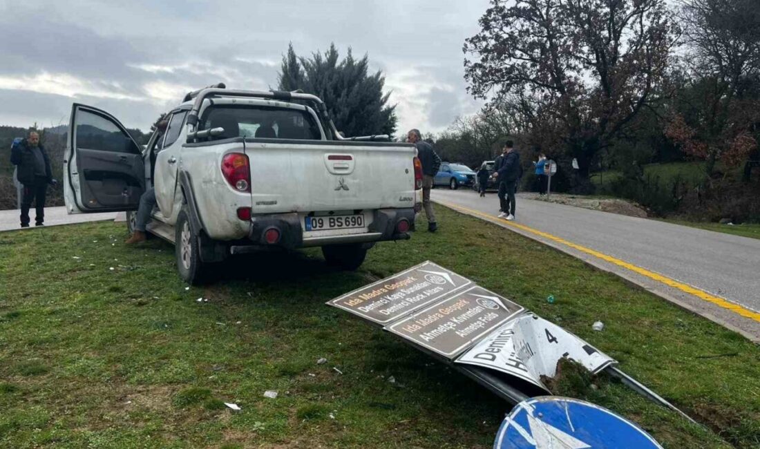 Çanakkale’nin Ayvacık ilçesinde 2 hafif ticari aracın çarpışması sonucu 2