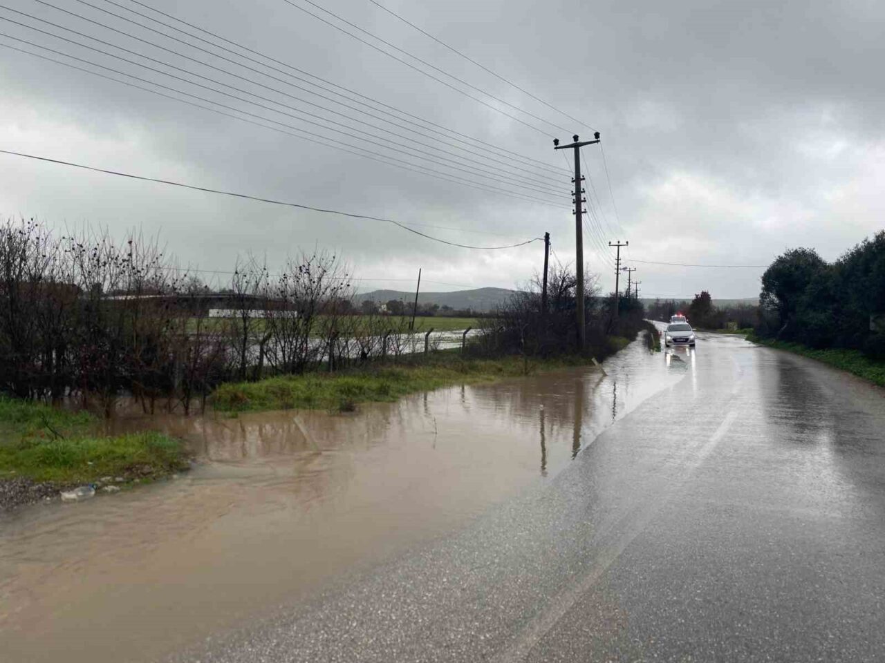 Çanakkale’nin Ayvacık ilçesinde etkili olan sağanak yağış sonrası tarım arazileri