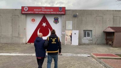 Balıkesir’in Ayvalık ilçesinde; kendisini aktif görevdeymiş gibi tanıtan meslekten ihraç