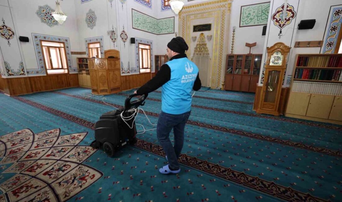 Aziziye Belediyesi, Ramazan ayı öncesi hazırlıklarına cami ve mescit temizlikleriyle