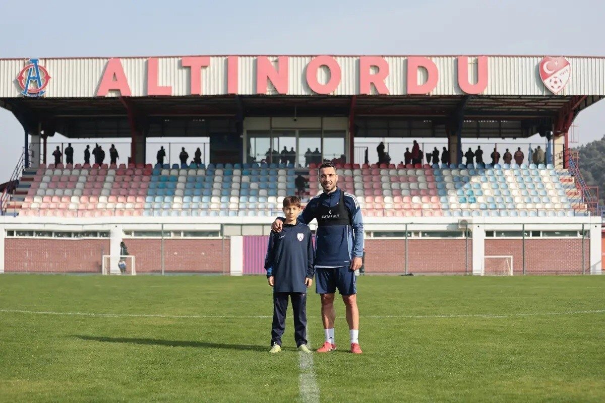 Altınordu Futbol Kulübü’nde A Takım kadrosuna katılan tecrübeli futbolcu Yılmaz