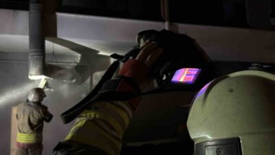 Düzce’de bir işletmenin bacasında çıkan yangına itfaiye ekipleri termal kamera