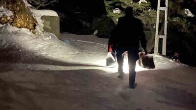 Kahramanmaraş’ta kar yağışı sonrası bağ evinde mahsur kalan aileye itfaiye