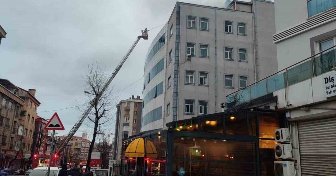 İstanbul Bağcılar’da “yenidoğan çetesi” soruşturması kapsamında kapatılan özel hastanenin çatısında