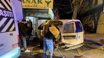 İstanbul Bahçelievler’de, kontrolden çıkan kamyonun çarptığı hafif ticari araç fırına