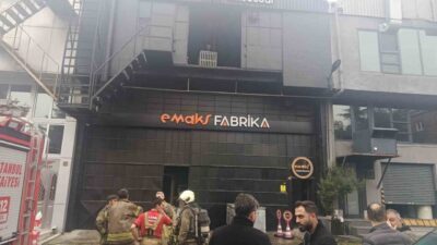 İstanbul Bahçelievler’de bulunan polyester fabrikasında yangın çıktı. İtfaiye ekipleri tarafından