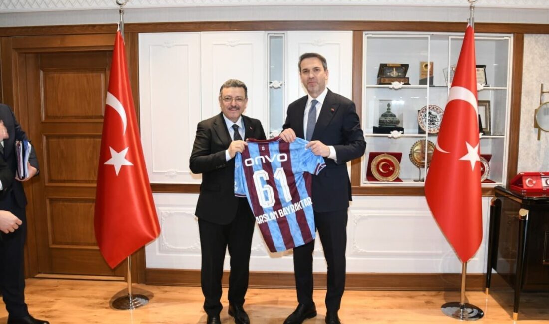 Enerji ve Tabii Kaynaklar Bakanı Alparslan Bayraktar, Trabzon Büyükşehir Belediyesi’ne