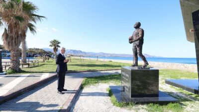 Ticaret Bakanı Ömer Bolat, Lefkoşa temasları kapsamında şehit Yüzbaşı Cengiz