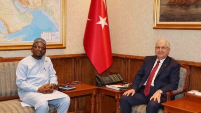 Milli Savunma Bakanı Yaşar Güler, Gana’nın Ankara Büyükelçisi Abdul Nasiru-Deen’i