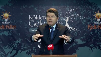 Adalet Bakanı Yılmaz Tunç, memleketinde partisinin kadın kolları tarafından düzenlenen