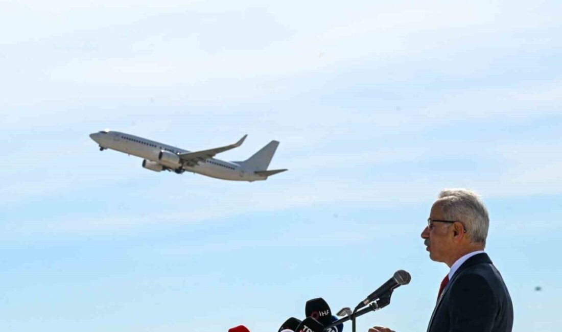 Ulaştırma ve Altyapı Bakanı Abdulkadir Uraloğlu, günlük transit uçuşta tüm