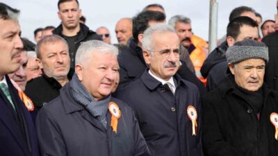 Ulaştırma ve Altyapı Bakanı Abdulkadir Uraloğlu, 2002 yılında 6 bin