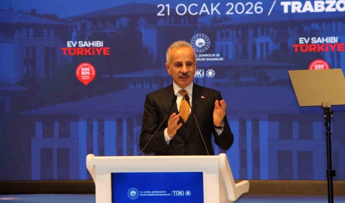 Ulaştırma ve Altyapı Bakanı Abdulkadir Uraloğlu, Türk bayrağına yapılan hain