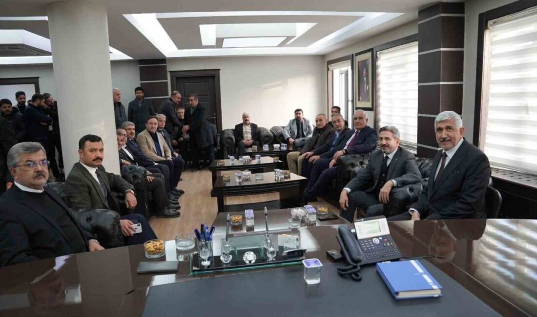 Çalışma ve Sosyal Güvenlik Bakanlığı Bakan Yardımcısı Ahmet Aydın, beraberindeki