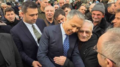 Samsun’da esnaf ziyaretinde bulunan İçişleri Bakanı Ali Yerlikaya, vatandaşlarla kurduğu