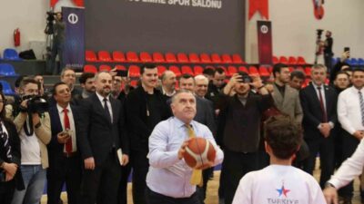 Eskişehir’de Yunus Emre Kapalı Spor Salonu açılışına katılan Gençlik ve