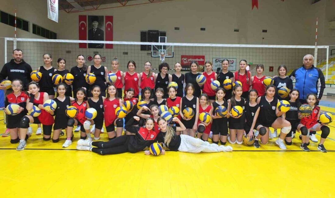 Burhaniye İlçe Gençlik ve Spor Müdürlüğü Atatürk Spor Salonu’nda başlattığı