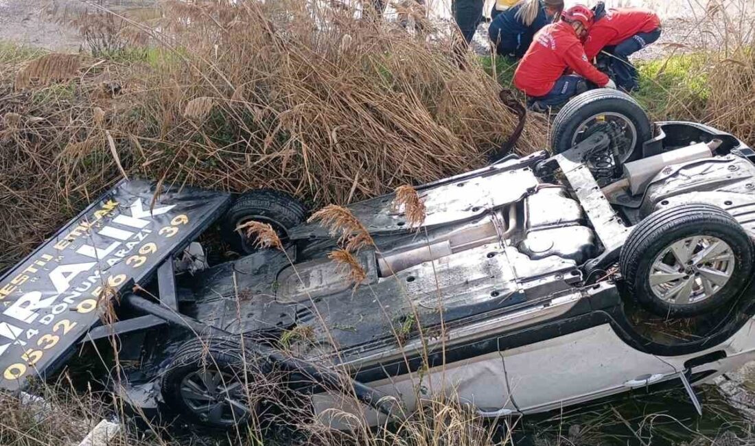 Balıkesir’in Burhaniye ilçesinde meydana gelen tek taraflı trafik kazasında araç