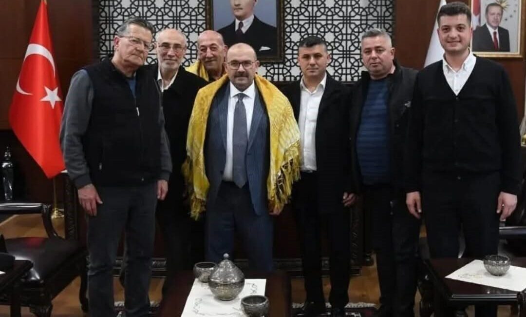 Balıkesir Valisi İsmail Ustaoğlu Körfez Yöresindeki Deveciler Derneklerinin yöneticilerini kabul