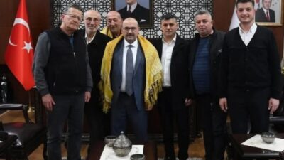 Balıkesir Valisi İsmail Ustaoğlu Körfez Yöresindeki Deveciler Derneklerinin yöneticilerini kabul