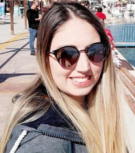 Aydın’ın Efeler ilçesinde balkonda telefonla konuştuğu esnada kalp krizi geçiren