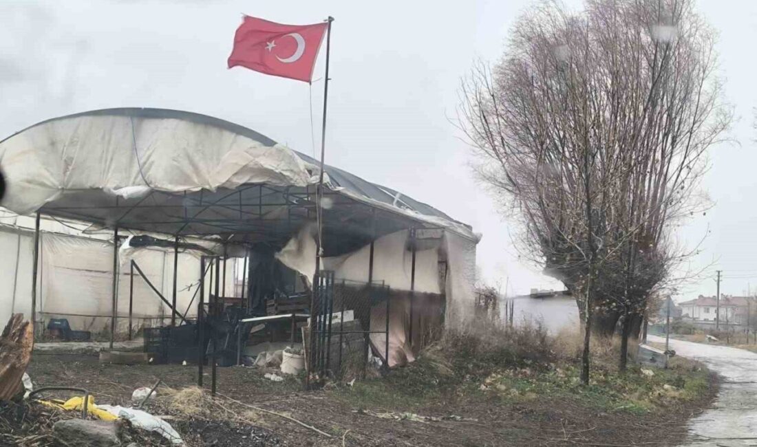 Afyonkarahisar’da bir şahıs fırtınadan dolayı aracının üzerine saksı düşmesi sonrası