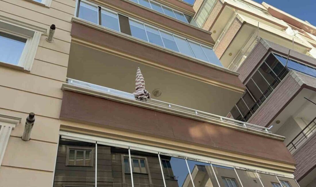 Samsun’da balkondan düşen 70 yaşındaki kadın, kaldırıldığı hastanede hayatını kaybetti.
