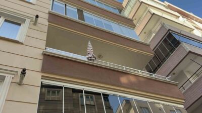 Samsun’da balkondan düşen 70 yaşındaki kadın, kaldırıldığı hastanede hayatını kaybetti.