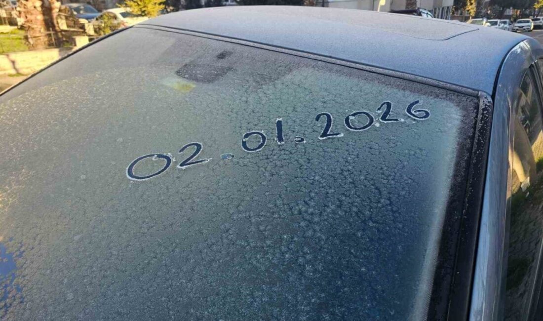 Balıkesir’in Bandırma ilçesinde soğuk hava etkisini giderek artırıyor. İlçede gece