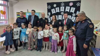 Bartın’da 30 bin öğrenci karnelerini aldarak ara tatile girdi. Vali