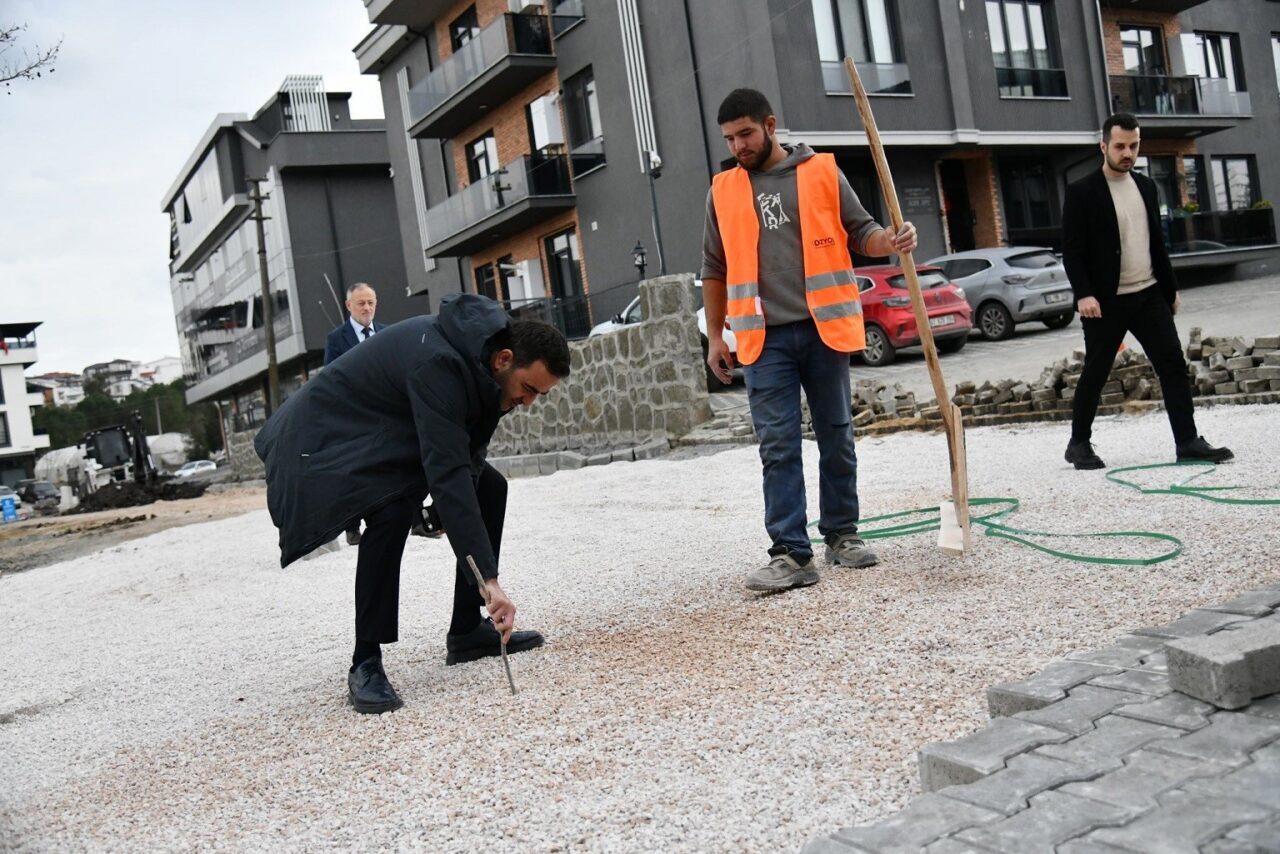 Başiskele’de altyapısı tamamlanan cadde ve sokaklarda üstyapı çalışmaları sürdürülüyor. Başiskele