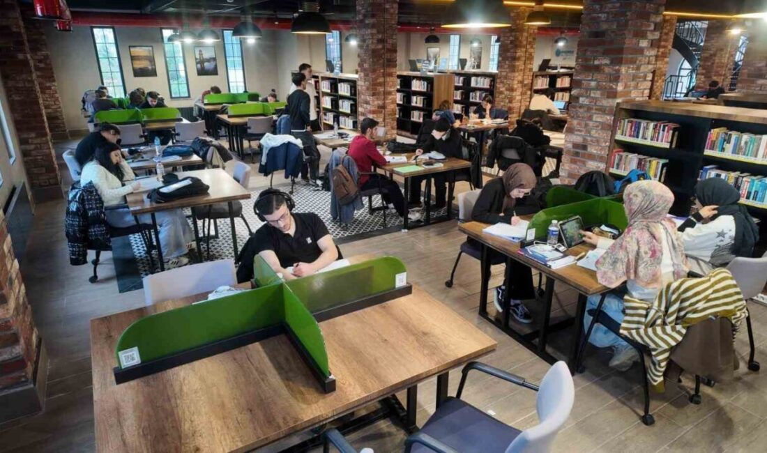 Başiskele’de kapasitesi artırılan Kitaphane, yarıyıl tatilinde de öğrenciler tarafından sıkça