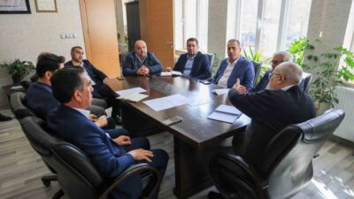 Çameli Belediye Başkanı Cengiz Arslan, ilçedeki tüm mahalle muhtarlarıyla toplantı