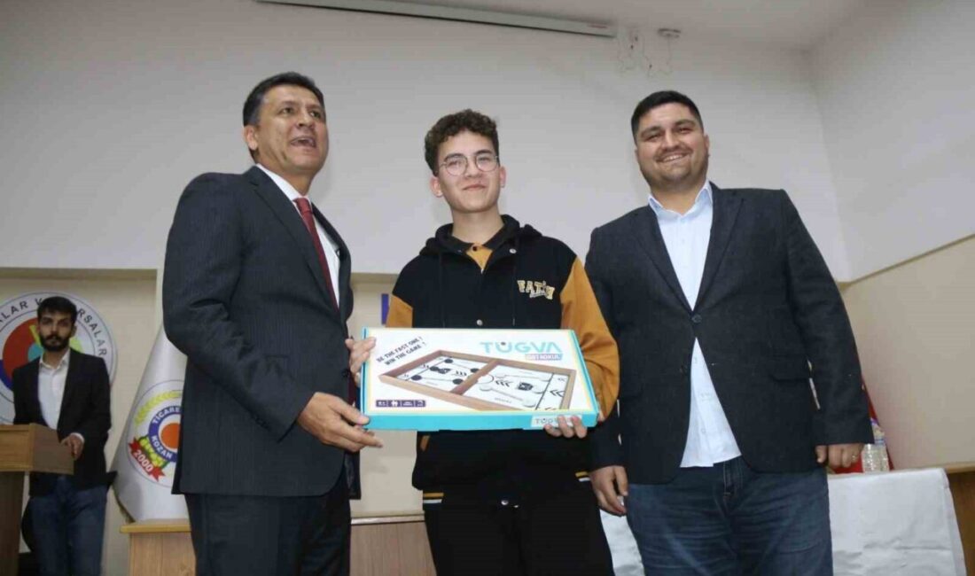 Adana Kozan Belediye Başkanı Mustafa Atlı, bir araya geldiği lise