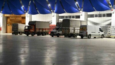 Isparta’da etkili olan soğuk hava, pazarcı esnafını olumsuz etkilerken, yaşanabilecek