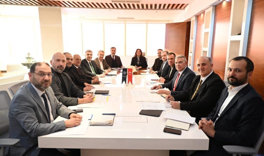 Aydın Büyükşehir Belediye Başkanı Özlem Çerçioğlu, ilçe belediye başkanları ve