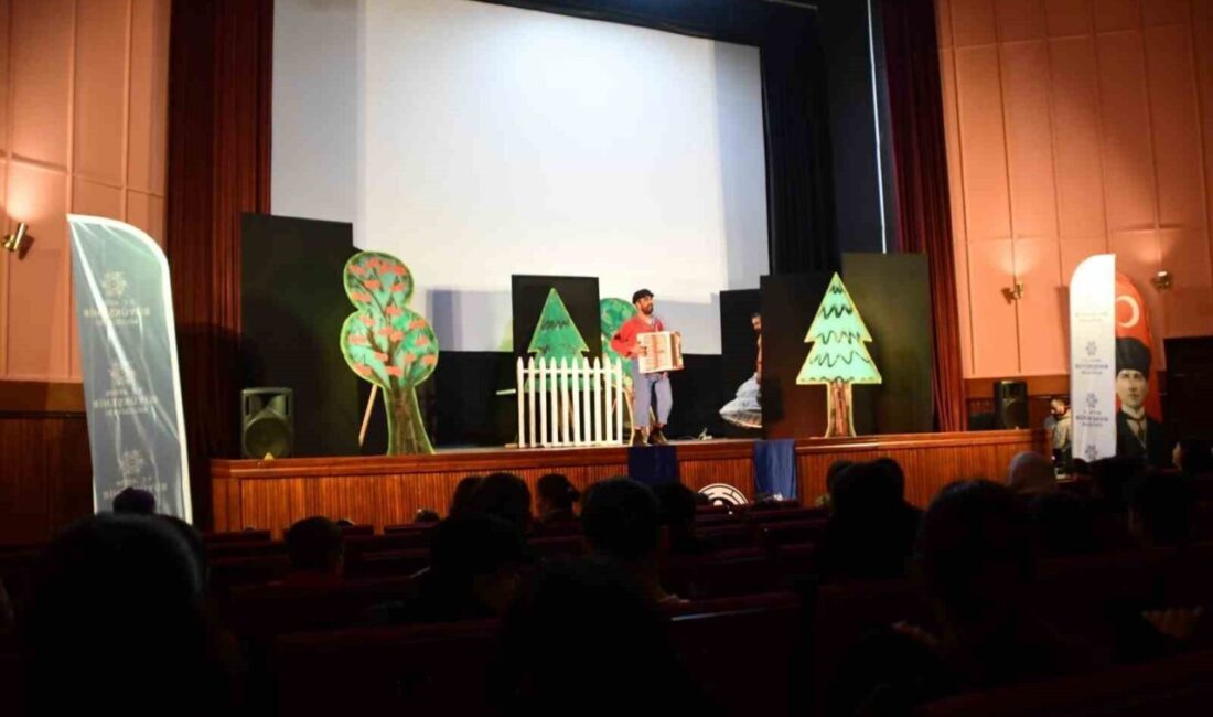 Aydın Büyükşehir Belediyesi Şehir Tiyatroları tarafından kentin dört bir yanında