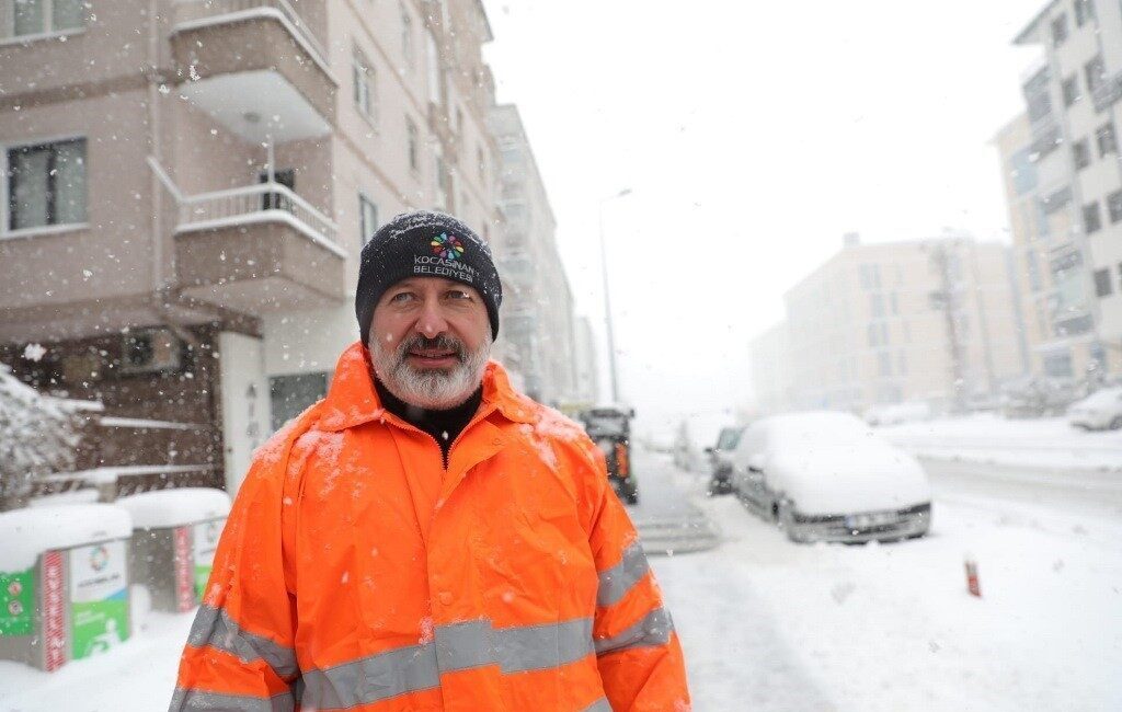 Sabah saatlerinde etkili olan yoğun kar yağışının ardından Kocasinan Belediyesi