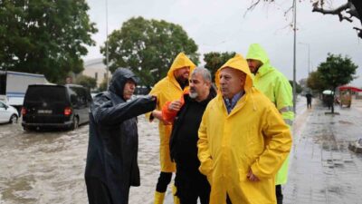 Adana genelinde etkili olan yoğun sağanak yağış nedeniyle Yüreğir Belediyesi,