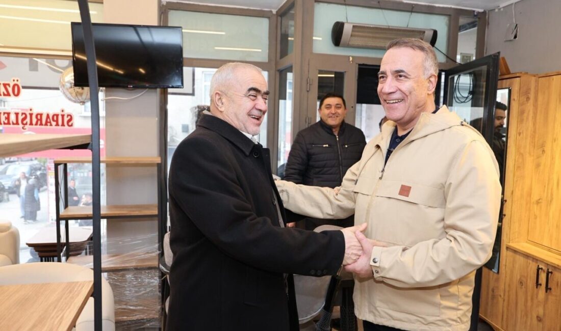 Sultangazi Belediye Başkanı Abdurrahman Dursun, gece gündüz demeden her fırsatta