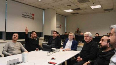 Kahramanmaraş Büyükşehir Belediyesi’nin Trafik Yönetim Merkezi’nden açıklamalarda bulunan Belediye Başkanı